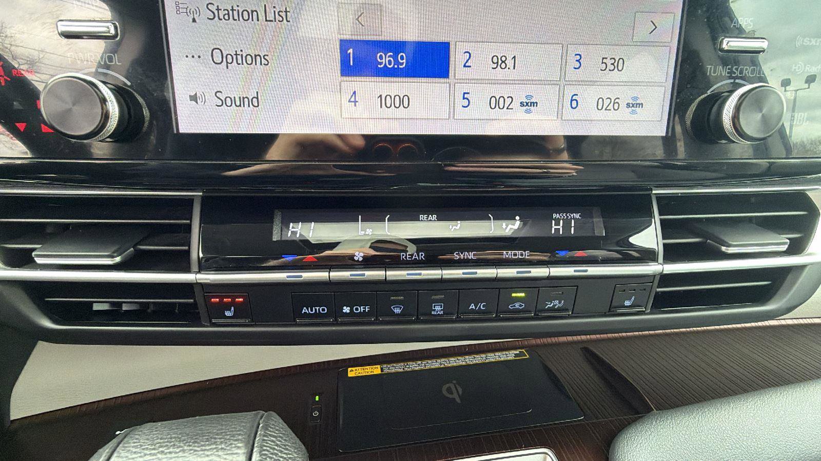 Used 2024 Toyota Sienna XLE w/ XLE Plus Package image 26