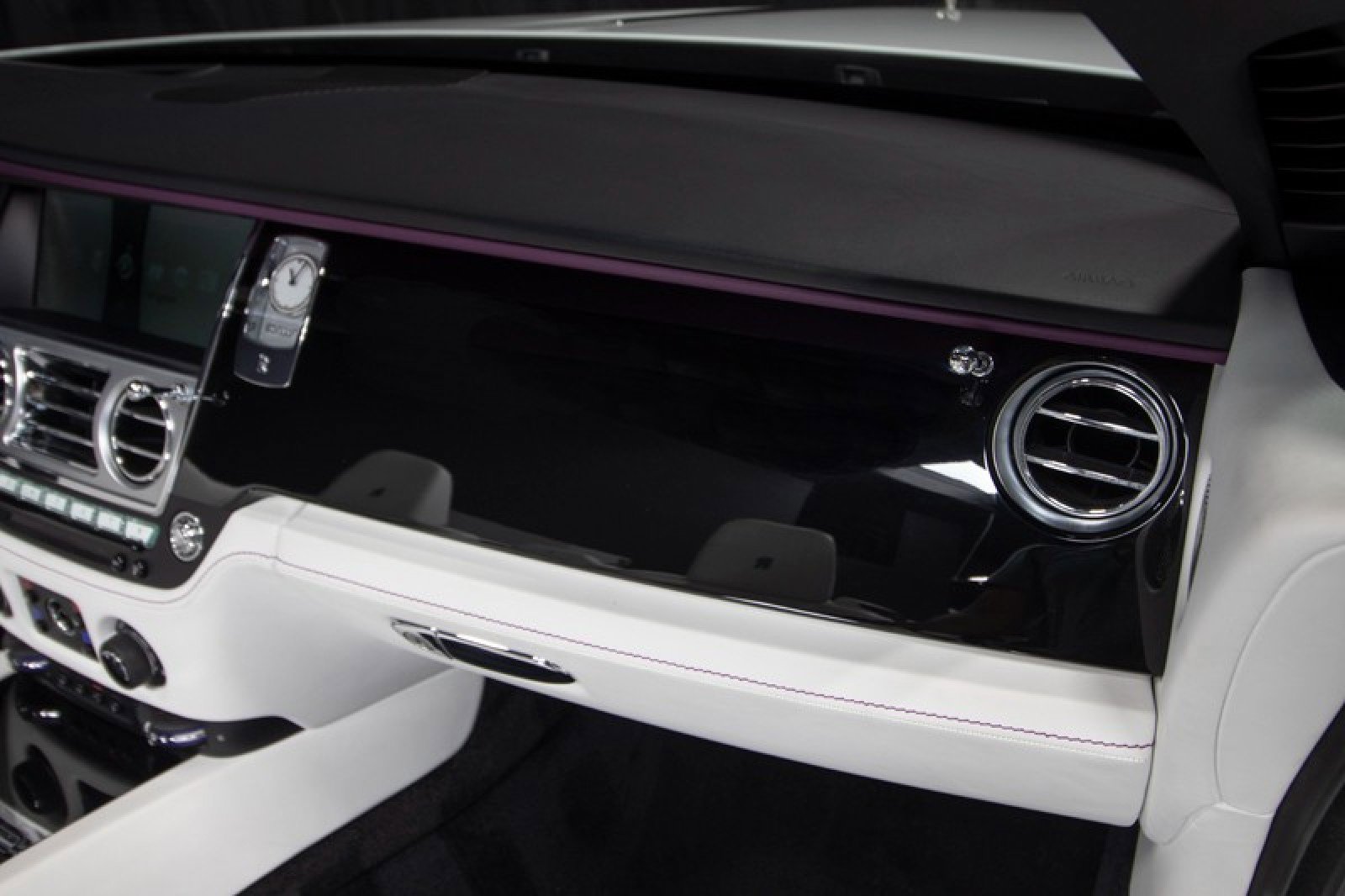 Used 2017 Rolls-Royce Dawn image 50