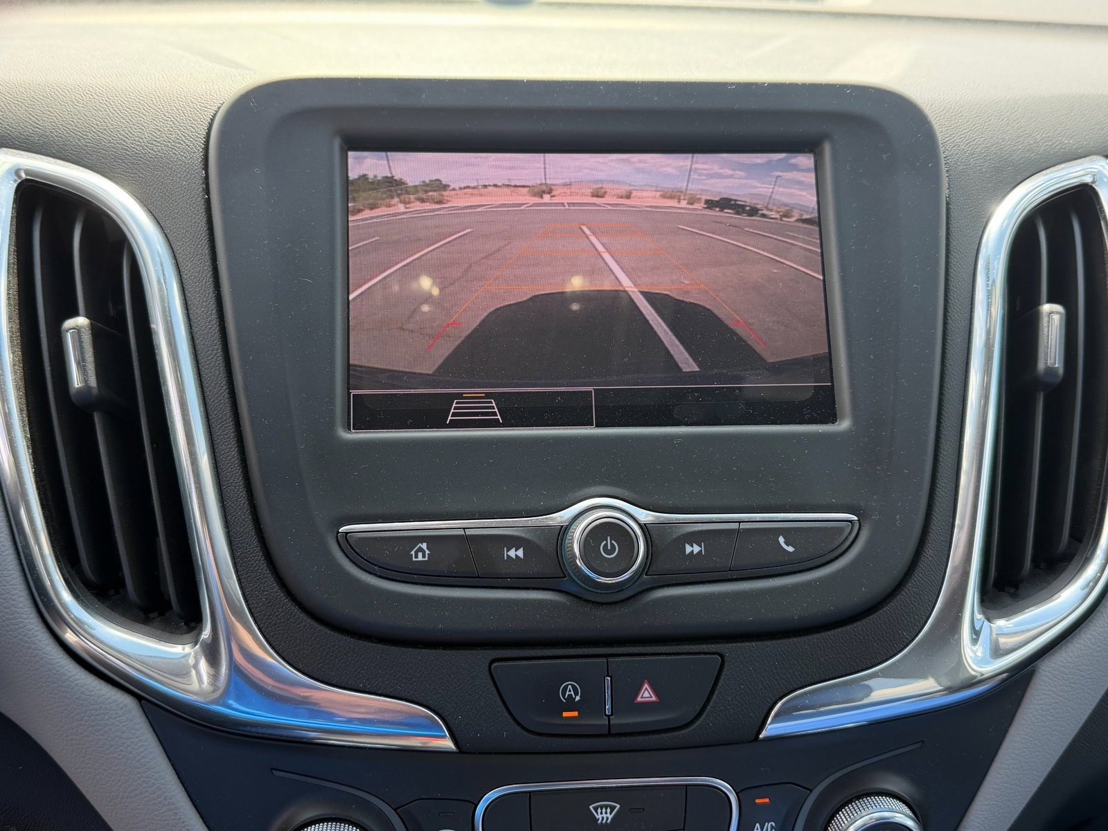 Used 2022 Chevrolet Equinox LS w/ LS Convenience Package FWD image 11