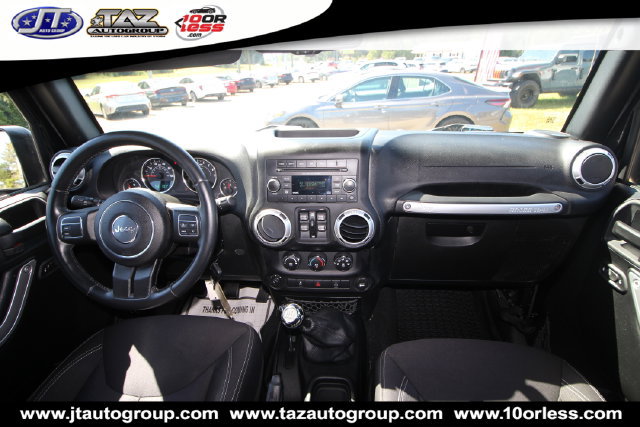 Used 2015 Jeep Wrangler Unlimited Sahara AWD/4WD image 17