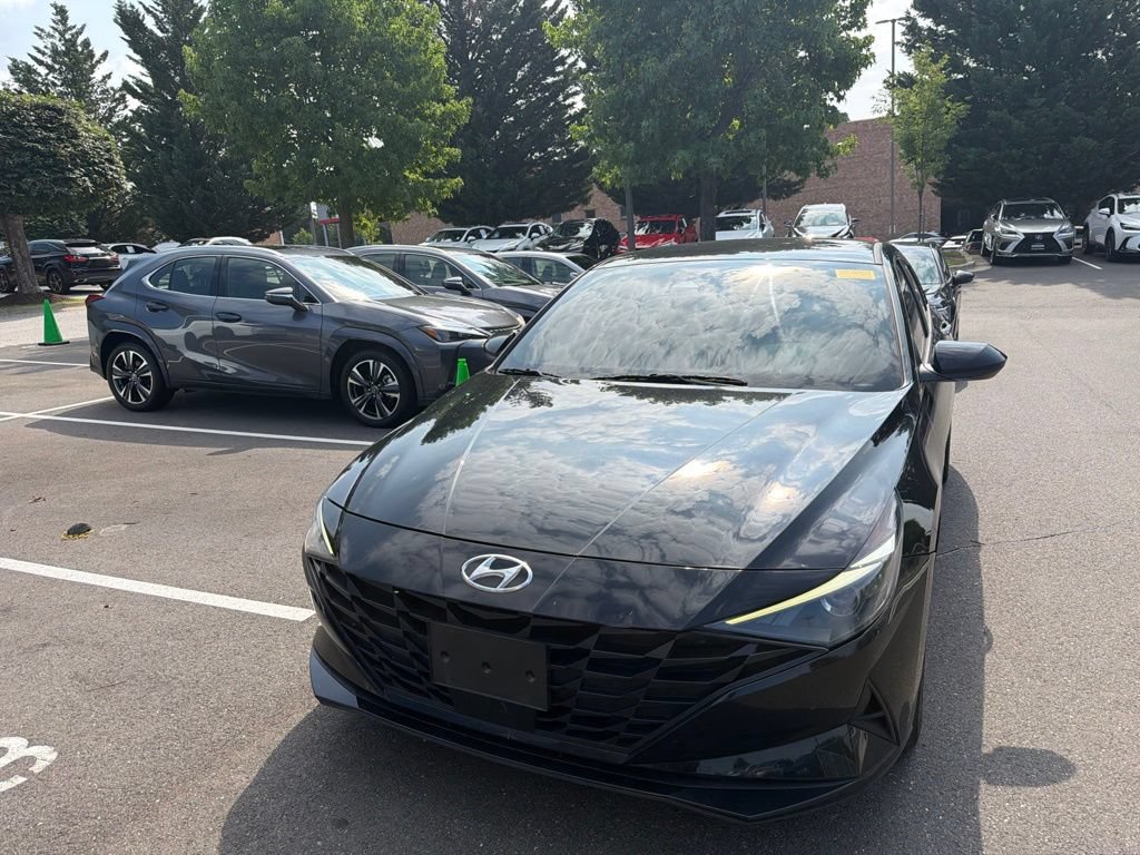 Used 2023 Hyundai Elantra SEL w/ Convenience Package FWD image 2