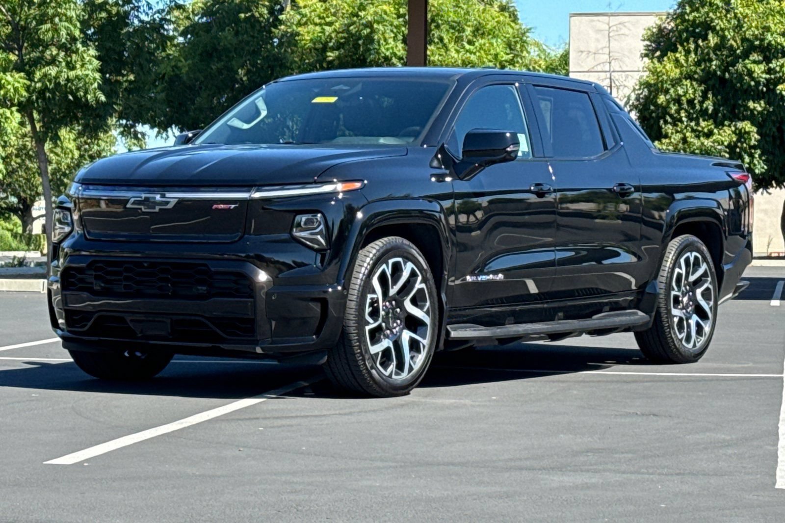 Used 2025 Chevrolet Silverado EV RST AWD/4WD image 16
