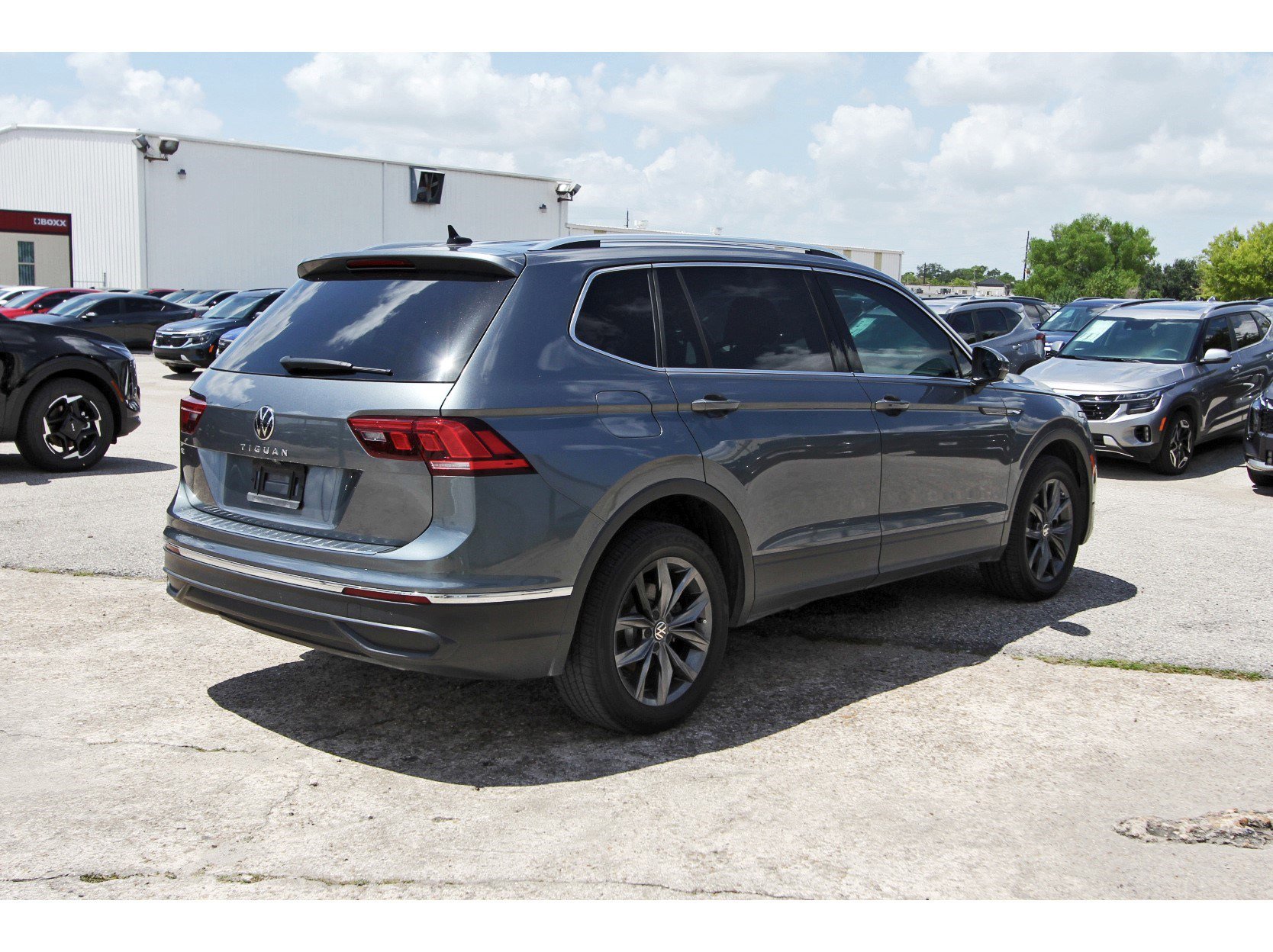 Used 2022 Volkswagen Tiguan SE image 7