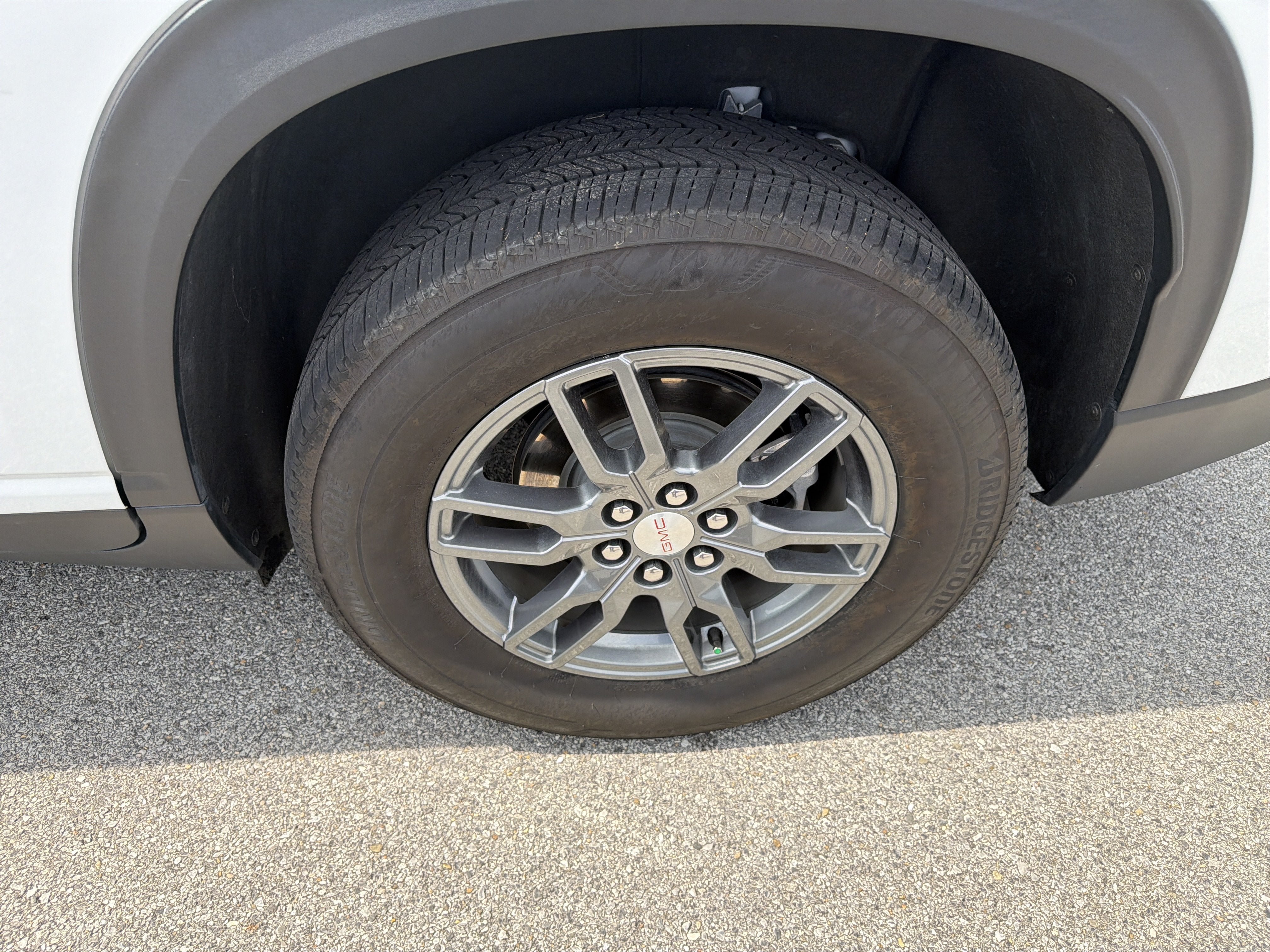 Used 2025 GMC Acadia Elevation FWD image 19