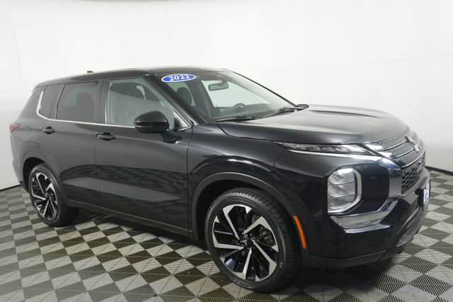 Used 2022 Mitsubishi Outlander ES image 2