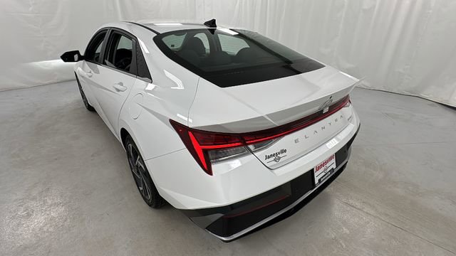 Used 2024 Hyundai Elantra Limited image 5