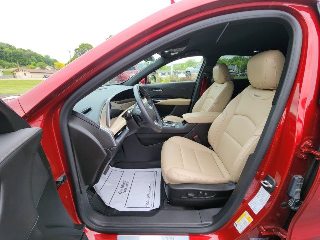 Used 2024 Cadillac XT4 Luxury image 31