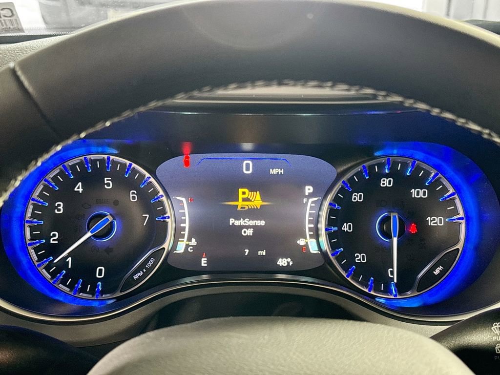 New 2026 Chrysler Pacifica Limited w/ Uconnect Theater Family Group image 14