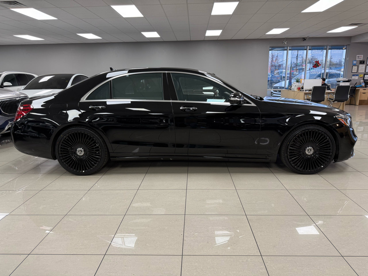 Used 2018 Mercedes-Benz S 560 Sedan image 3