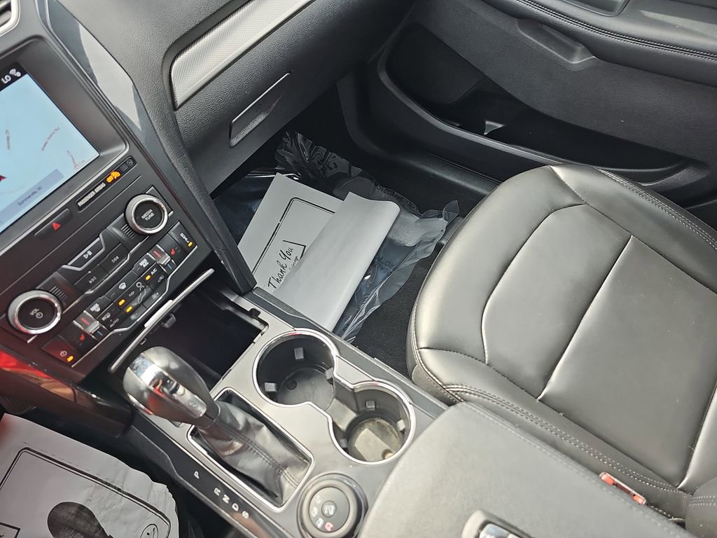 Used 2019 Ford Explorer XLT w/ Equipment Group 202A AWD/4WD image 30