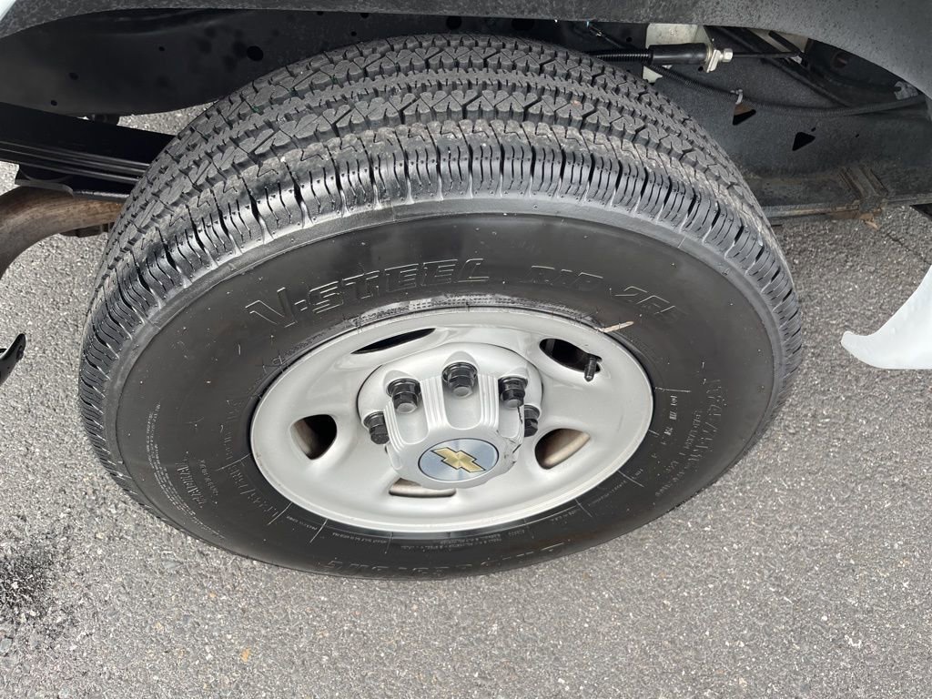 Used 2024 Chevrolet Express 2500 w/ Driver Convenience Package image 10