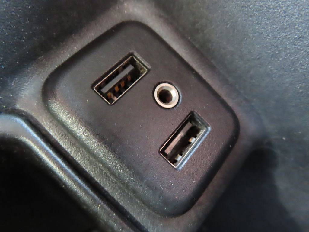 Used 2017 GMC Sierra 2500 SLE w/ Suspension Package, Off-Road AWD/4WD image 8