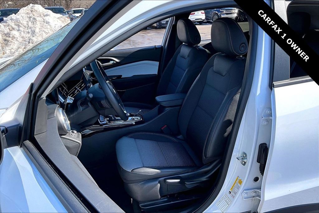 Used 2025 Chevrolet Trax LT w/ LT Convenience Package image 20