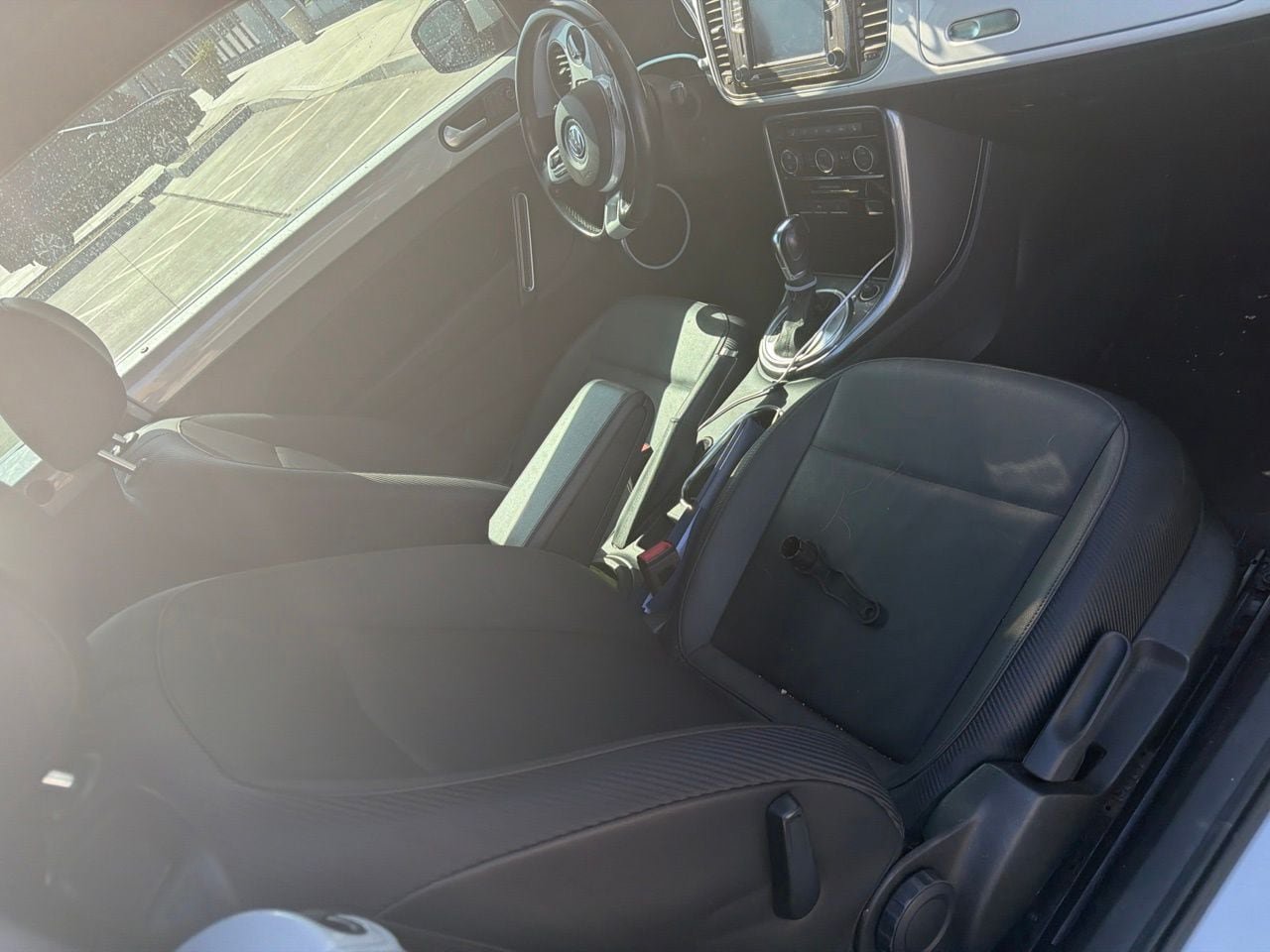Used 2018 Volkswagen Beetle 2.0T SE FWD image 16