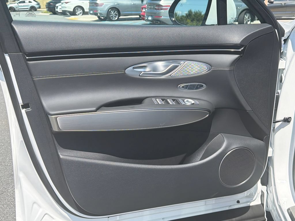 New 2027 Genesis GV70 2.5T Select AWD/4WD image 12