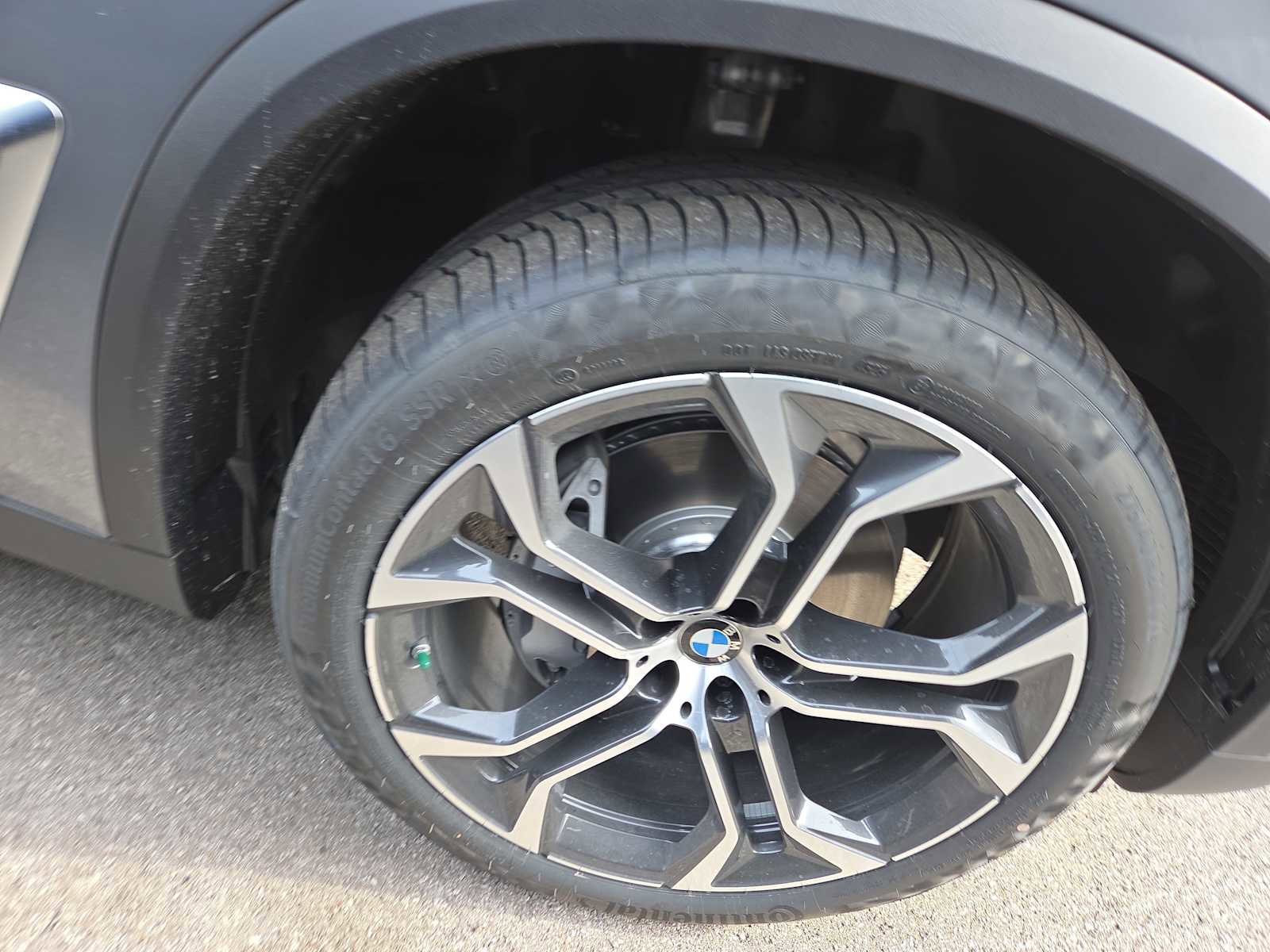 New 2026 BMW X5 xDrive40i w/ Premium Package image 2