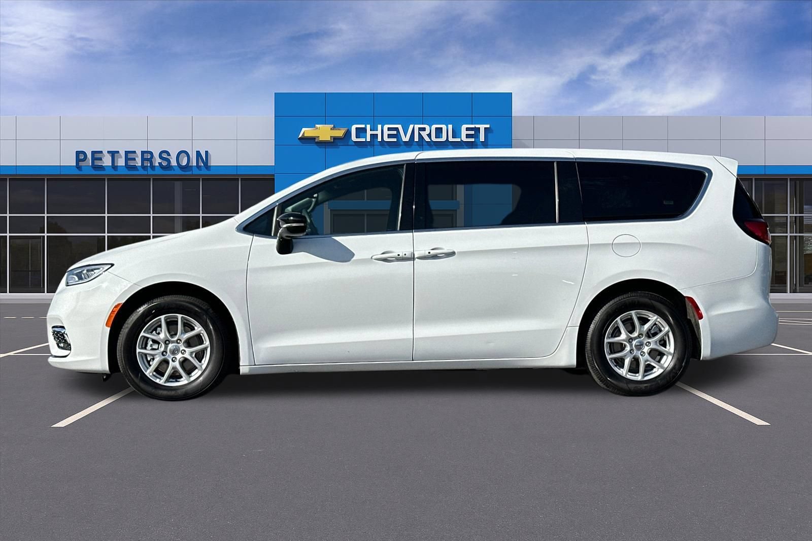 Used 2025 Chrysler Pacifica Select FWD image 7