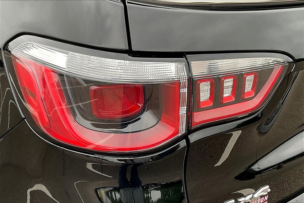 Used 2019 Jeep Compass Limited image 29