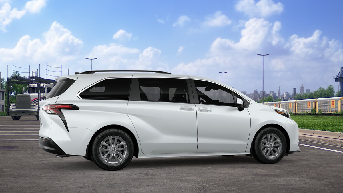 New 2026 Toyota Sienna XLE FWD image 11