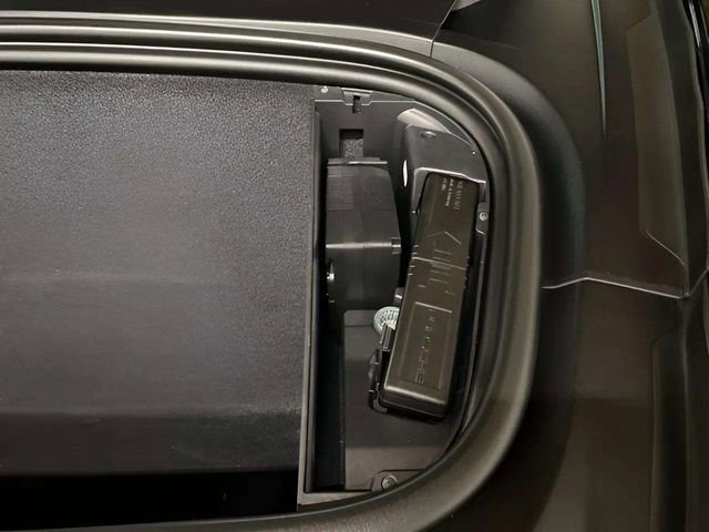 Used 2021 Porsche Taycan RWD image 35