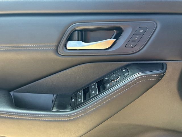 Used 2024 Nissan Rogue SL w/ SL Premium Package FWD image 14