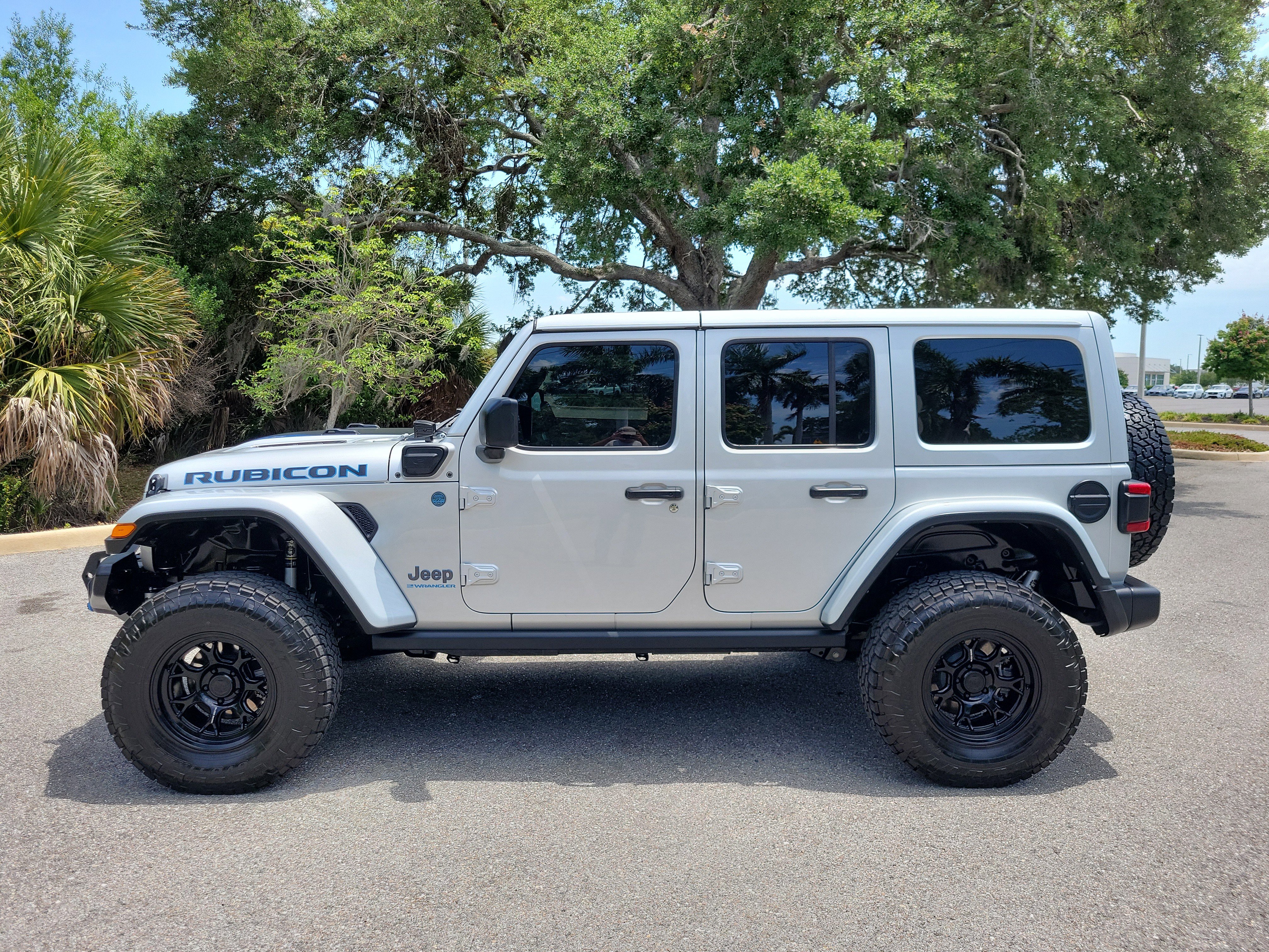 Used 2023 Jeep Wrangler Unlimited Rubicon 4xe AWD/4WD image 7