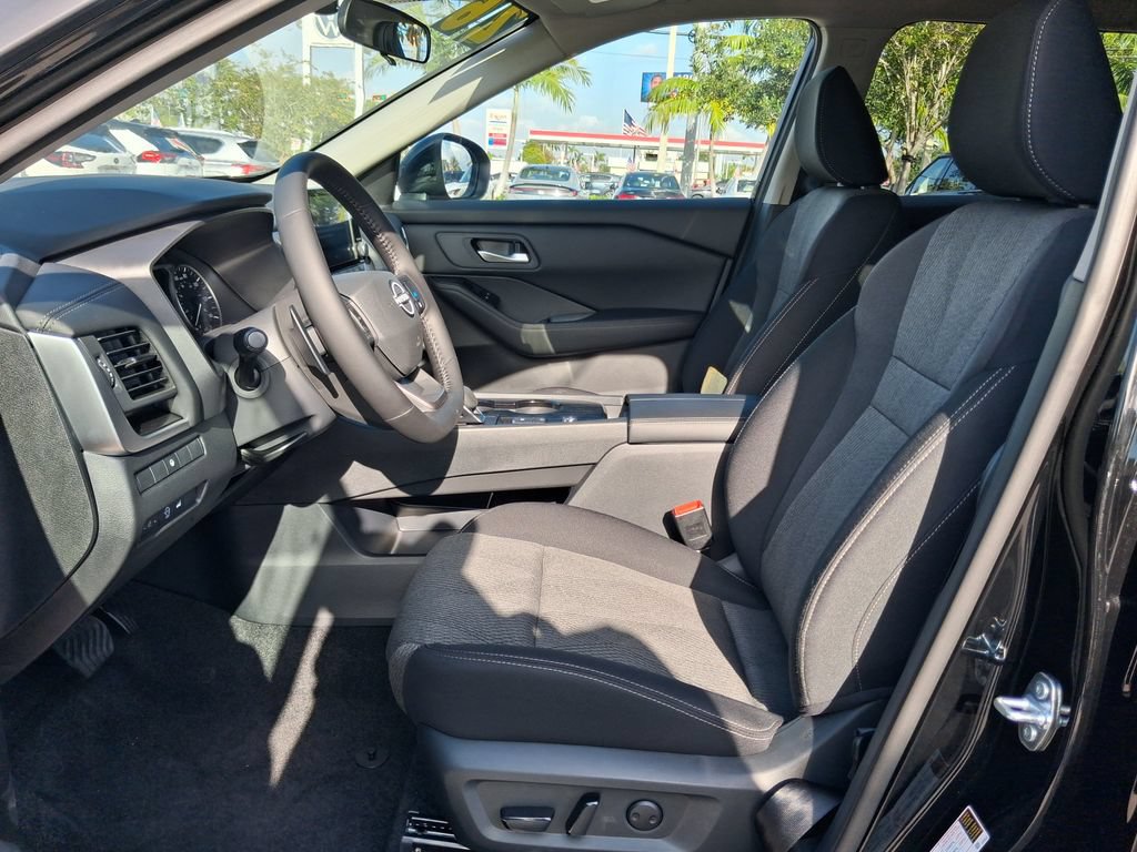 Certified 2026 Nissan Rogue SV FWD image 14