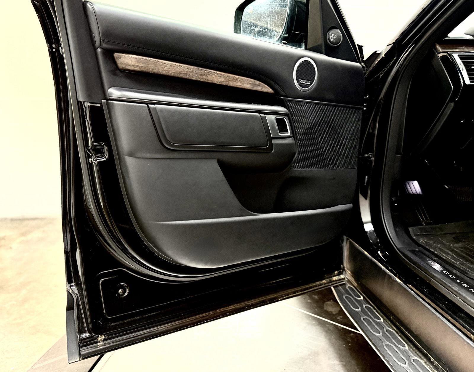 Used 2020 Land Rover Discovery HSE Luxury image 11