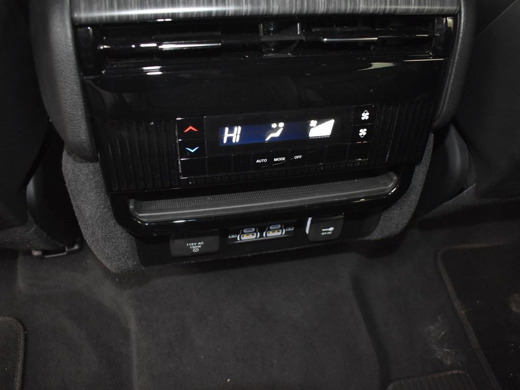 Used 2024 Jeep Wagoneer L Series II w/ Flexible Seating Group image 19