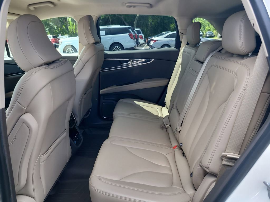 Used 2022 Lincoln Nautilus FWD w/ Premium Package image 11