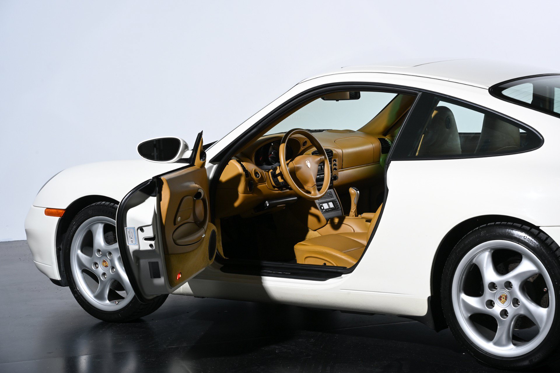 Used 2001 Porsche 911 Carrera RWD image 12