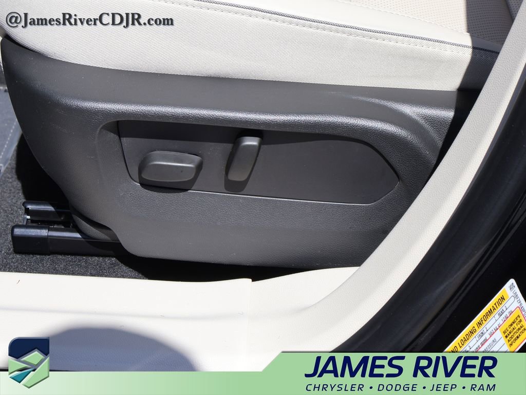 Used 2023 Buick Envision Essence AWD/4WD image 24