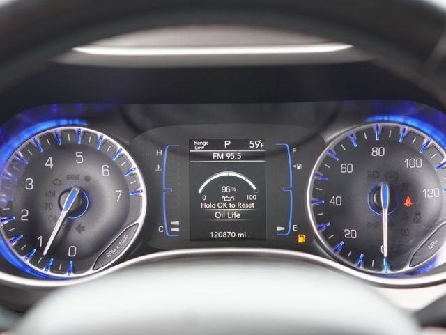 Used 2020 Chrysler Pacifica Touring-L image 16