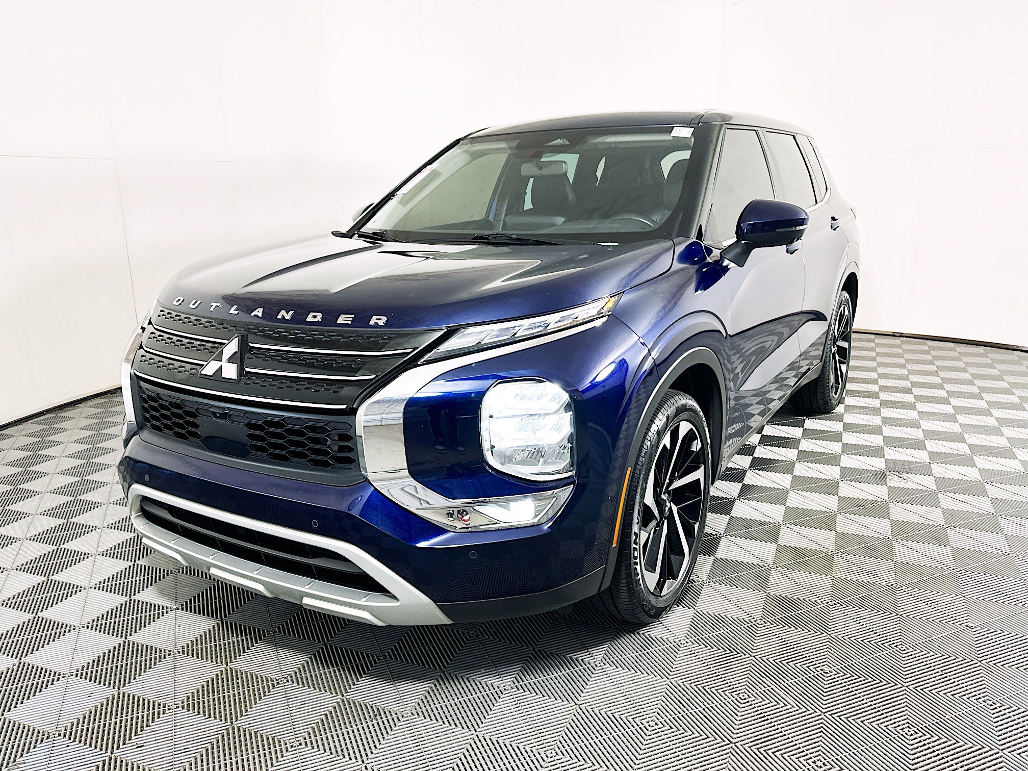 Used 2023 Mitsubishi Outlander SE FWD image 7