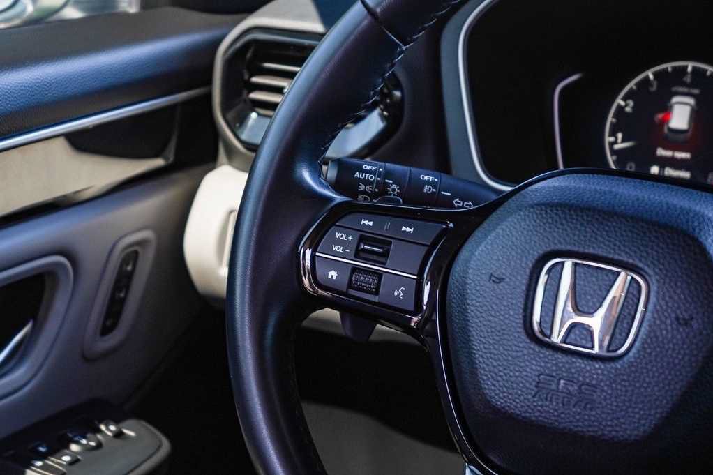 Used 2024 Honda Pilot Touring image 16