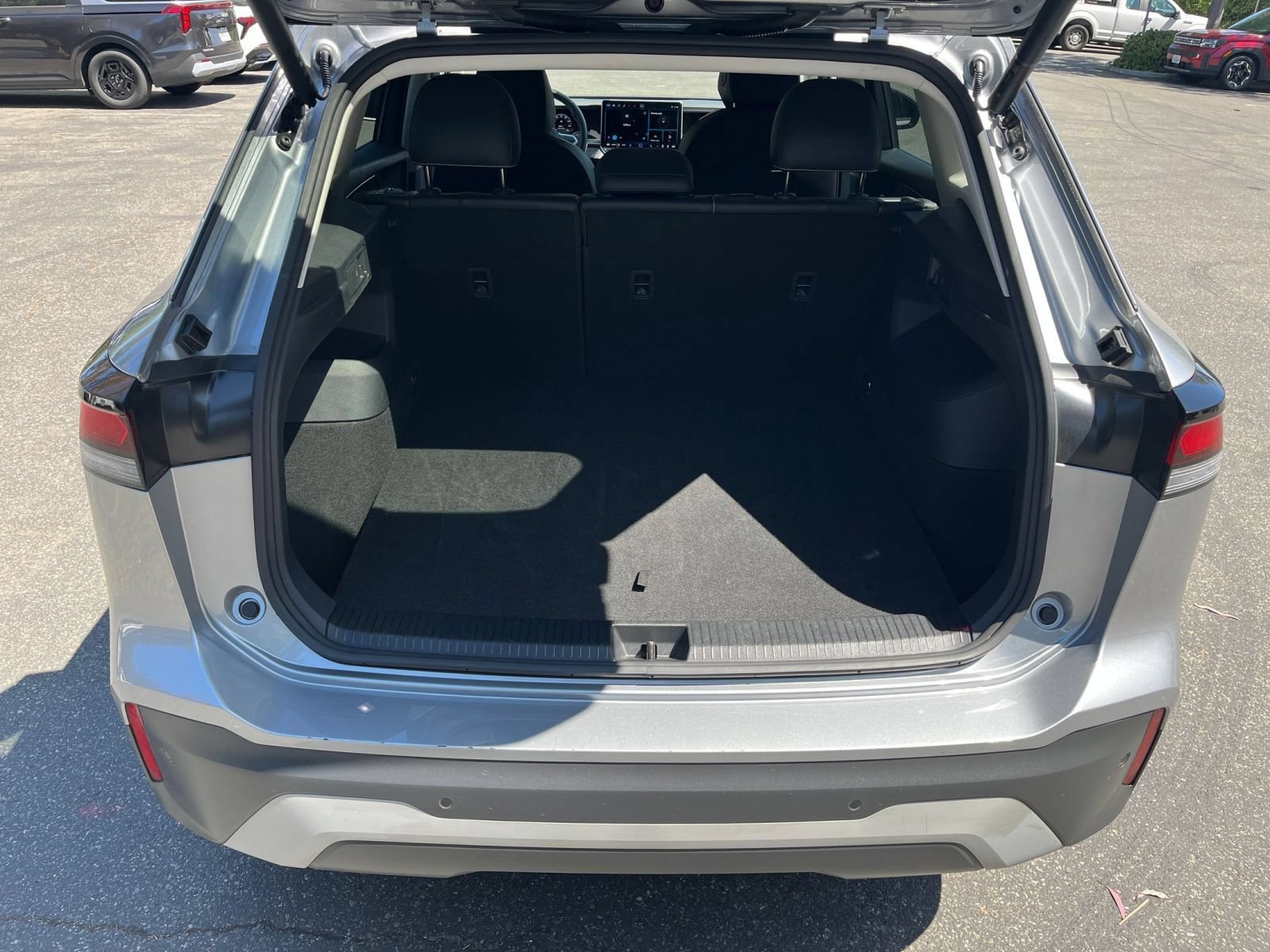 Used 2026 Volkswagen Tiguan SE AWD/4WD image 32
