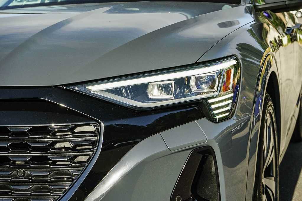 Used 2024 Audi Q8 e-tron Premium AWD/4WD image 7