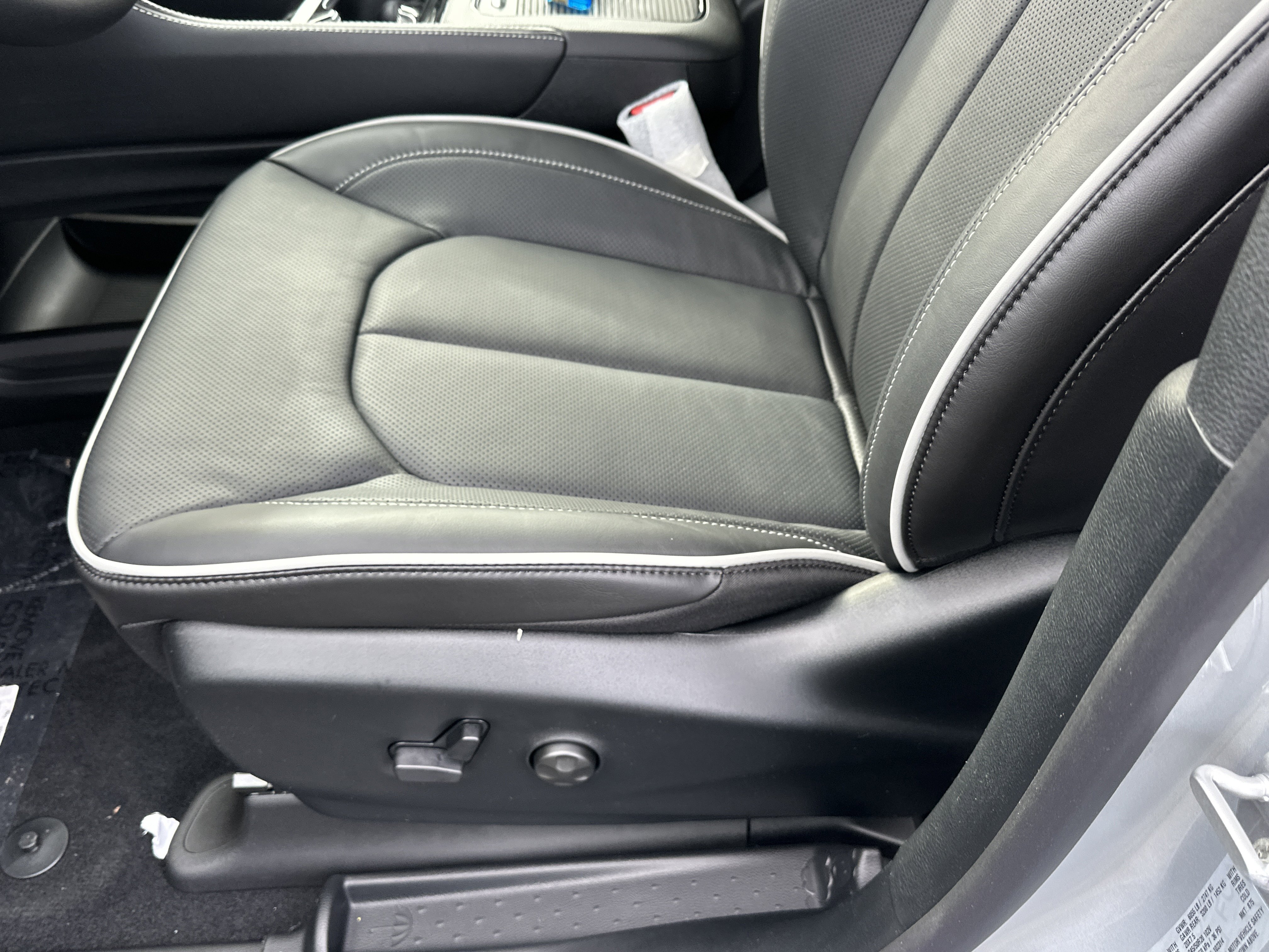 New 2026 Chrysler Pacifica Limited image 28