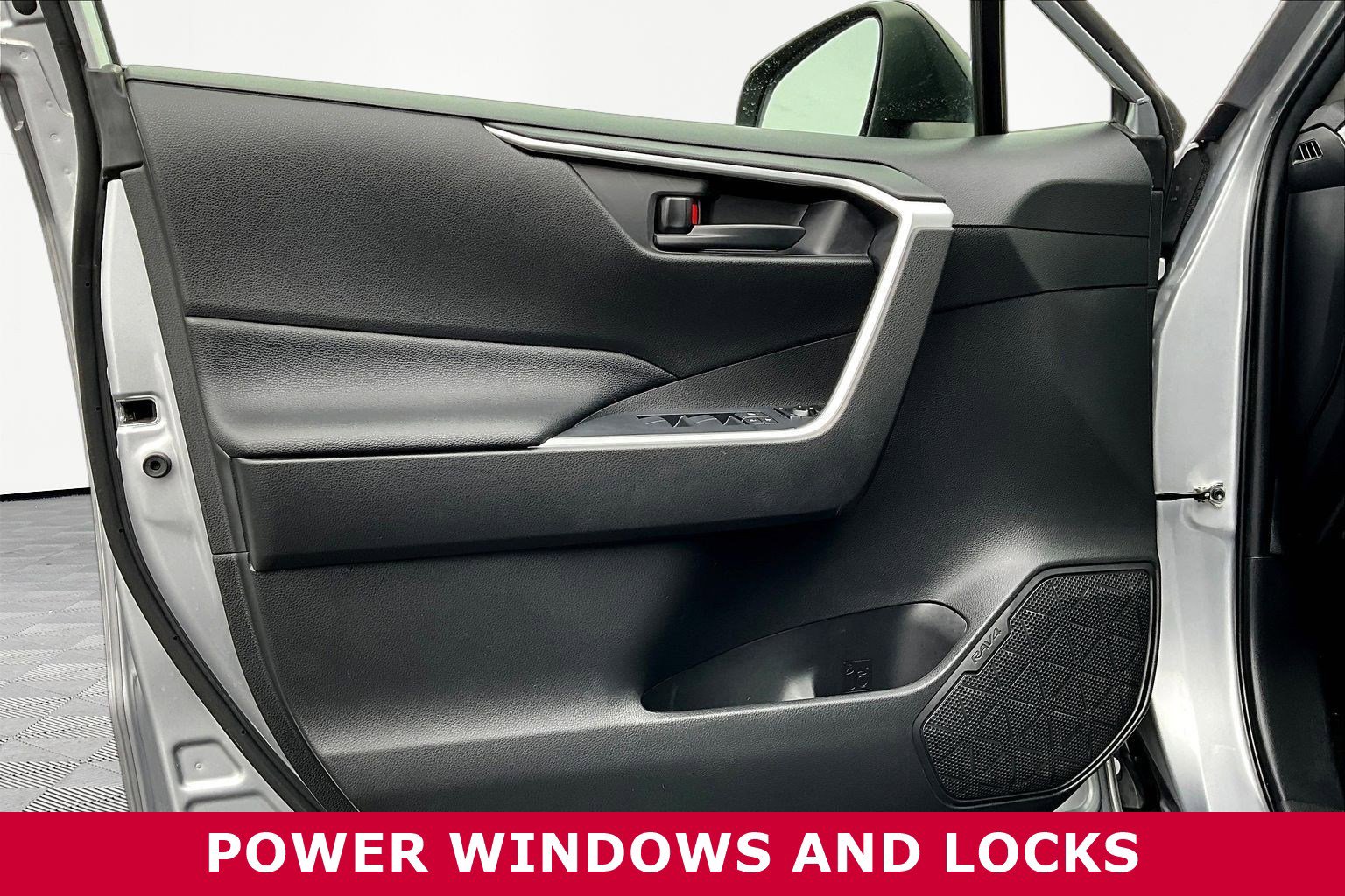 Used 2021 Toyota RAV4 LE image 21