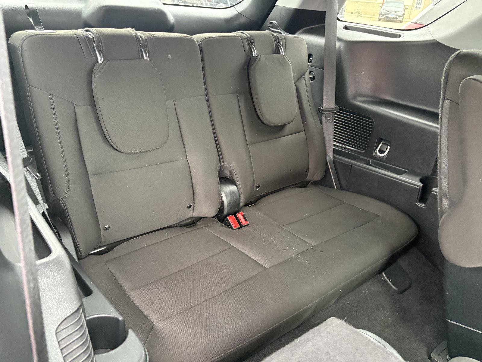 Used 2024 Ford Explorer XLT AWD/4WD image 15