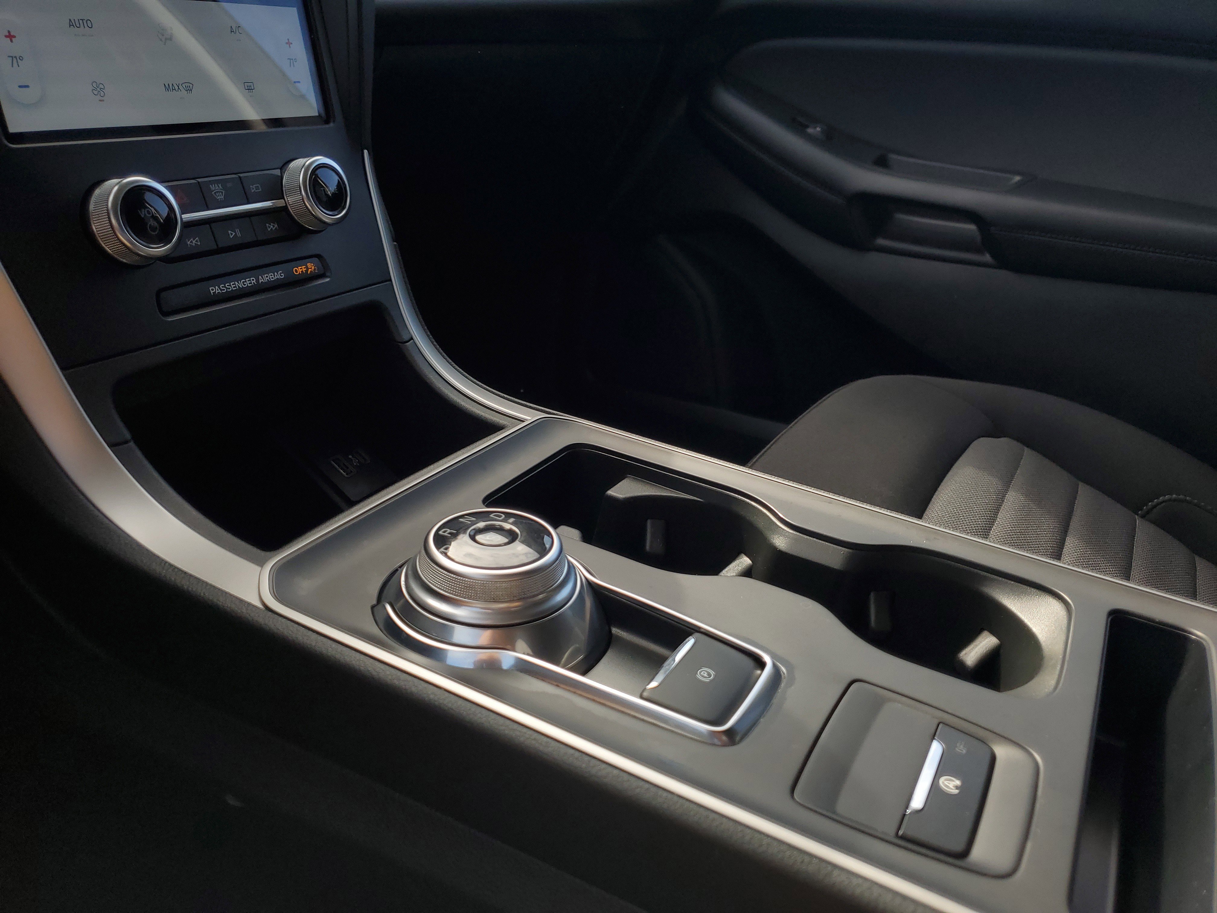 Used 2024 Ford Edge SE image 25