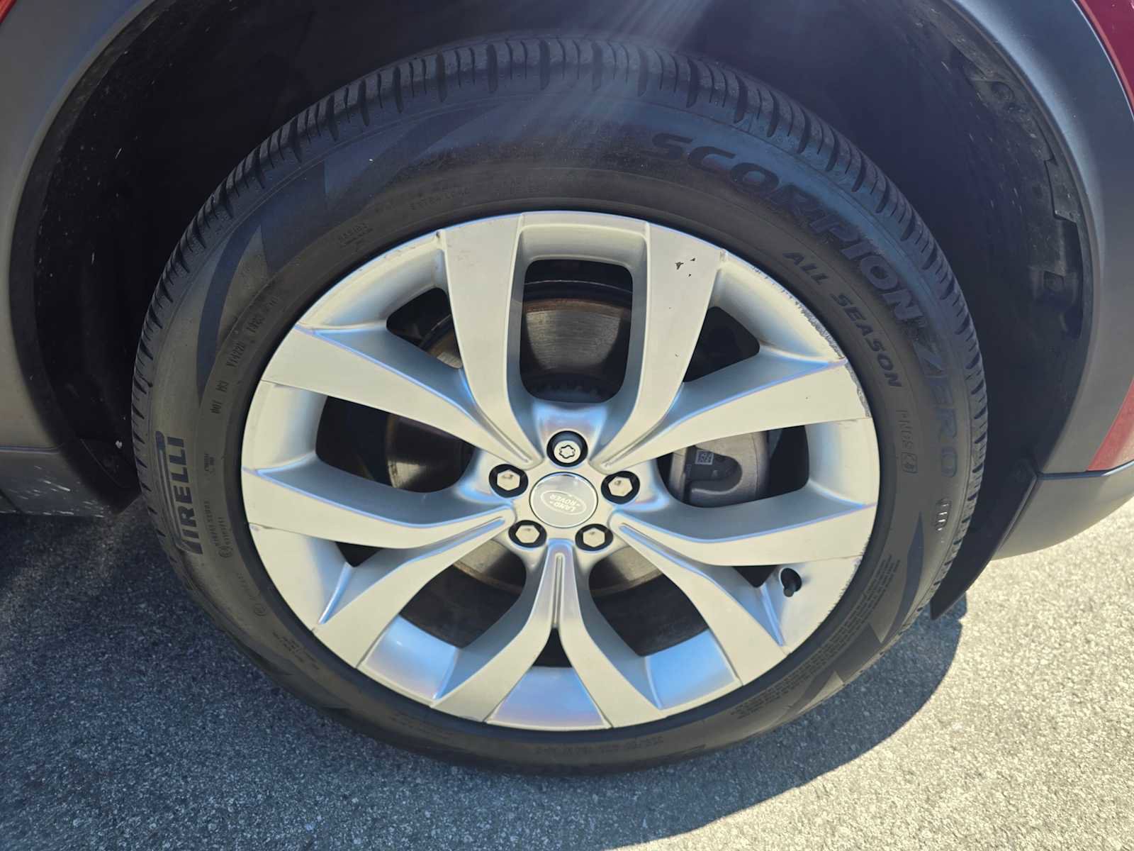 Used 2023 Land Rover Discovery Sport SE image 9