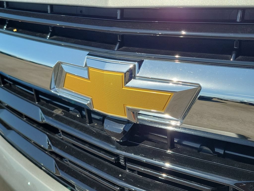 Used 2026 Chevrolet Suburban LS RWD image 30