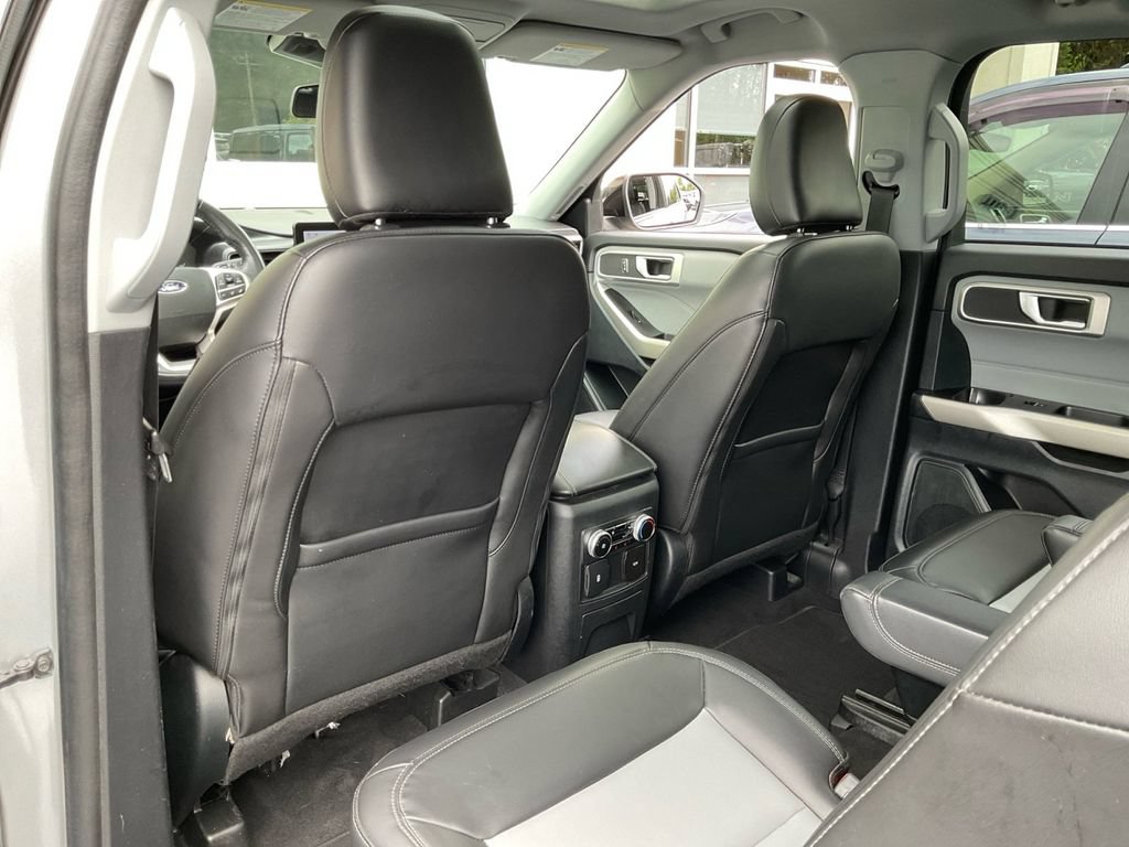 Used 2022 Ford Explorer XLT w/ Equipment Group 202A AWD/4WD image 31