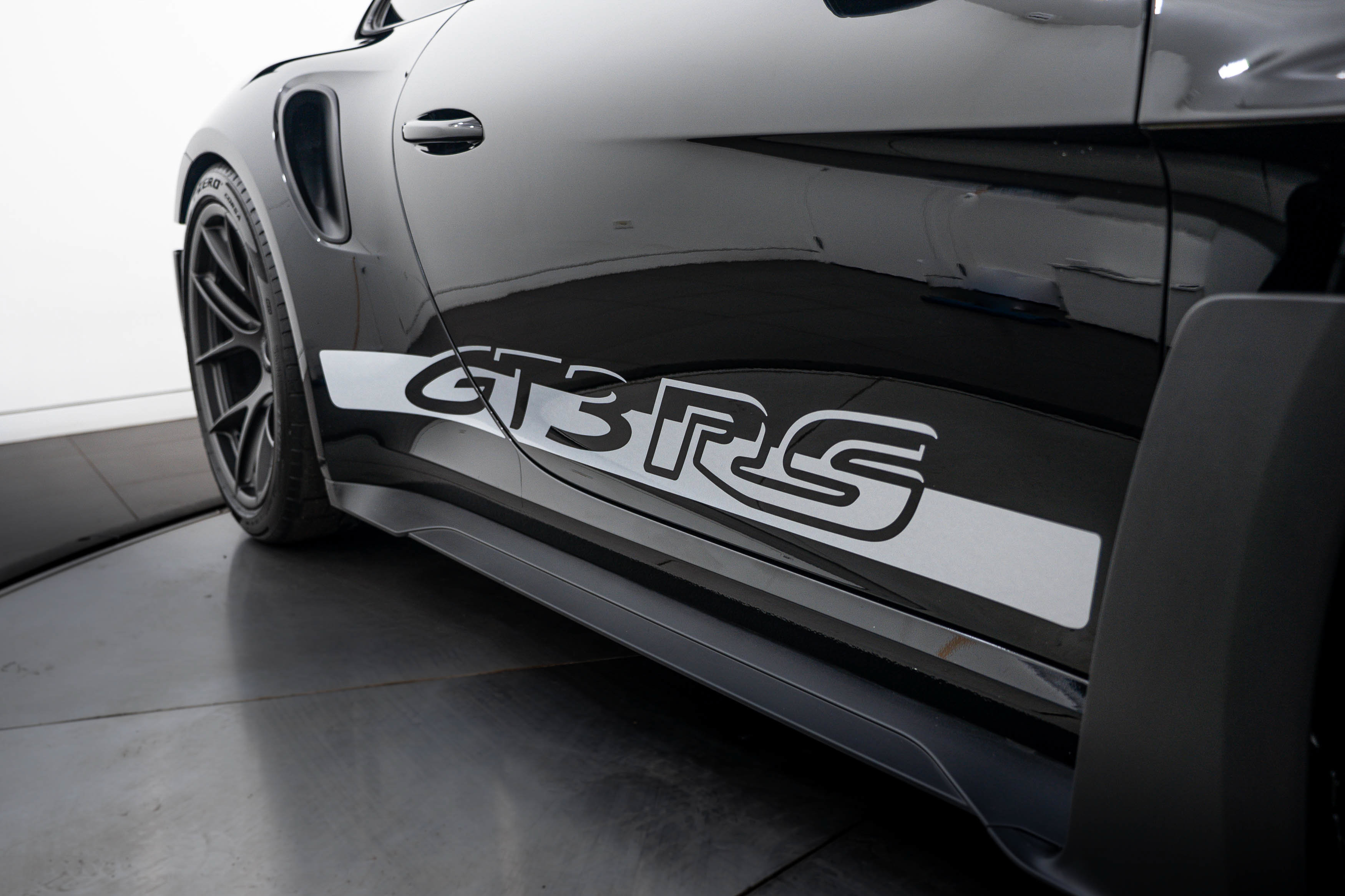 Certified 2023 Porsche 911 GT3 RS RWD image 33
