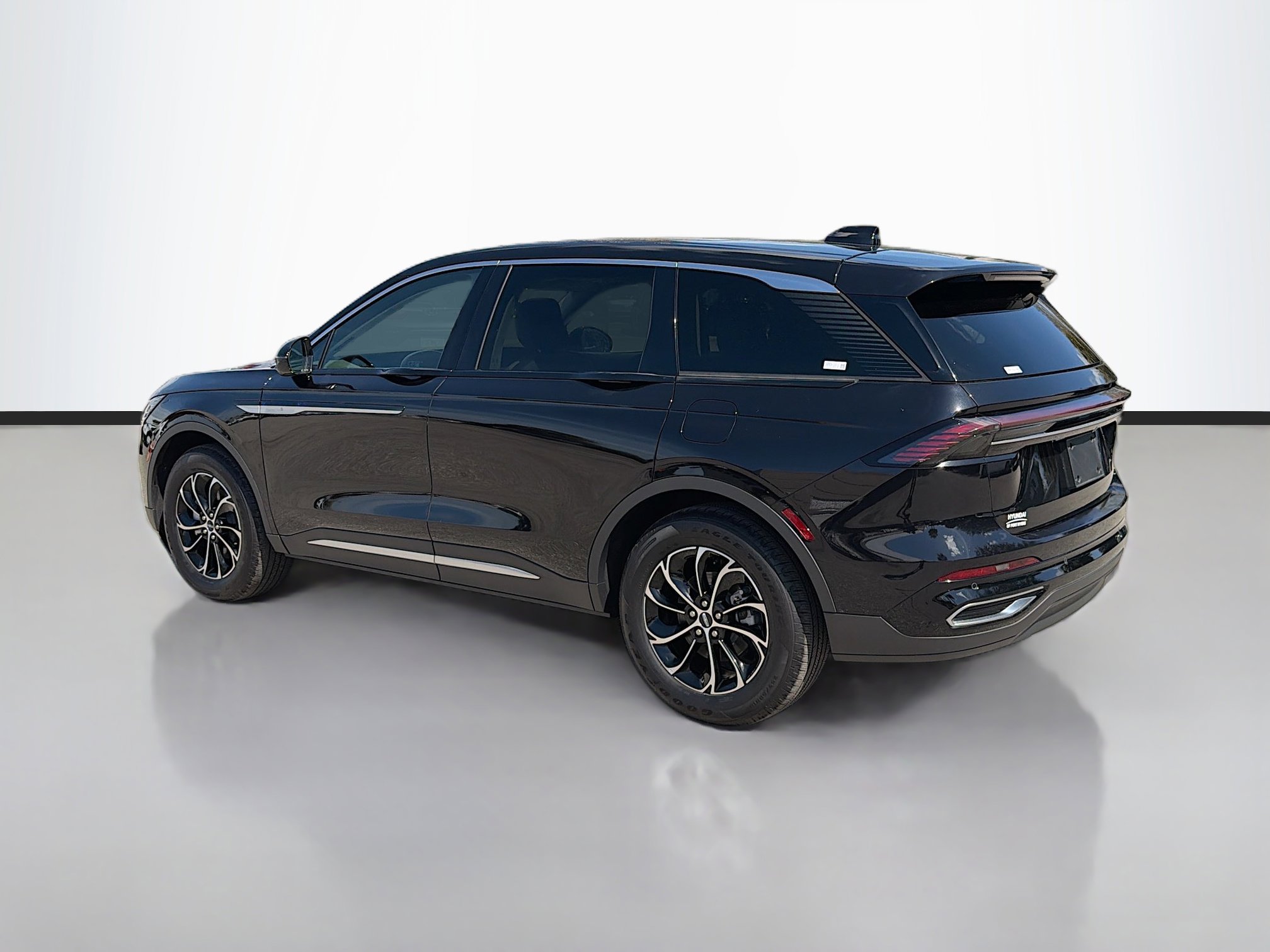 Used 2025 Lincoln Nautilus Premier w/ Equipment Group 102A image 5