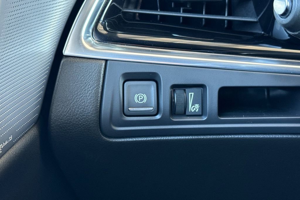 Used 2025 Cadillac XT6 Premium Luxury image 42