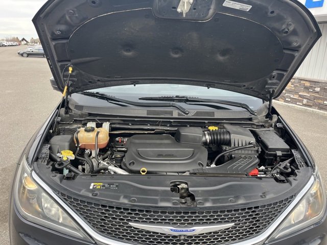 Used 2020 Chrysler Pacifica Touring w/ Advanced Safetytec Group image 25