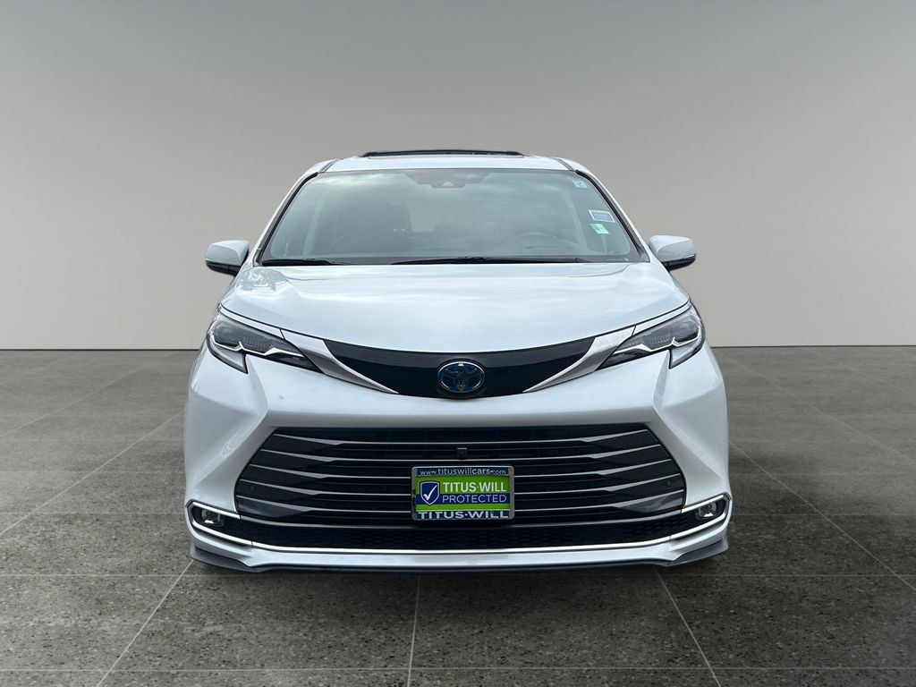 Used 2022 Toyota Sienna Platinum image 2