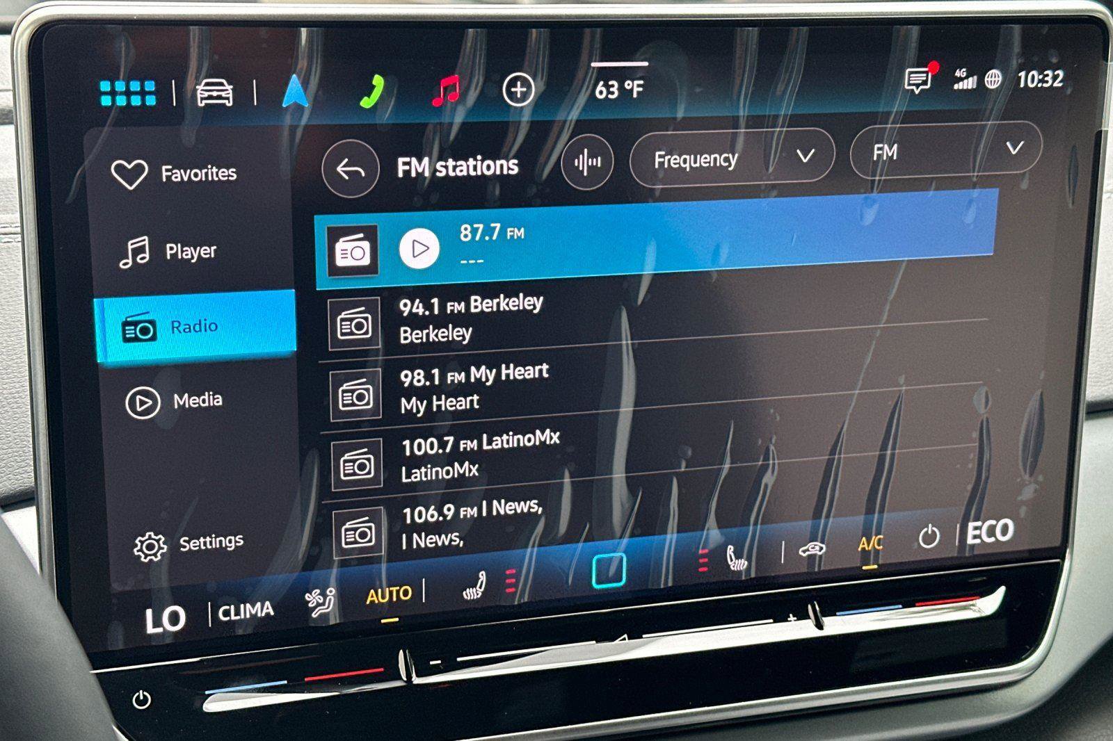 New 2025 Volkswagen ID.4 Pro image 17